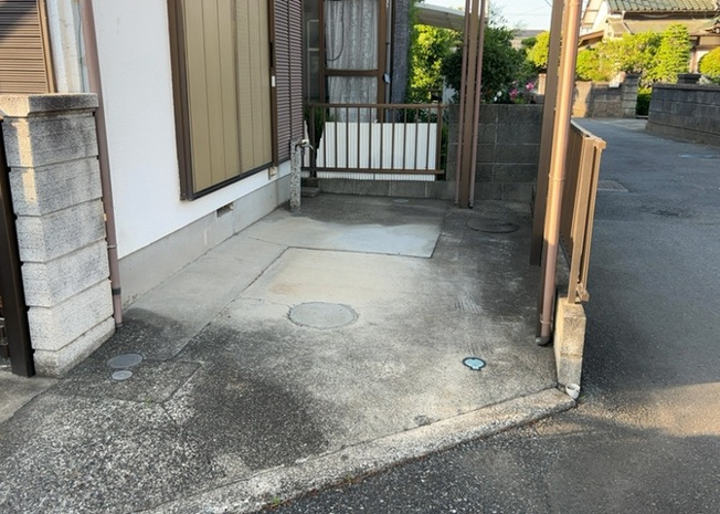 【駐車場】 | 駐車場と明記されていても、最小スペースでつくられた駐車場だと大型車は駐車できなかったり、出入りしにくくなったりする可能性があります。お車のサイズと購入したい物件の駐車場のサイズを現地で確認しましょう。