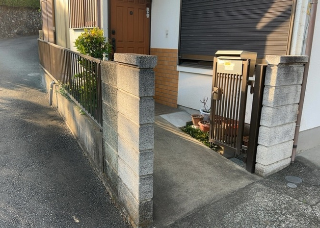 【庭】 | 庭があることでガーデニングや家庭菜園はもちろん、こどもの遊び場やペットを放して遊ぶことができます。また、家の周囲に余裕があるということです。隣地との間があれば、十分な日当たりと、風通しが確保できます。