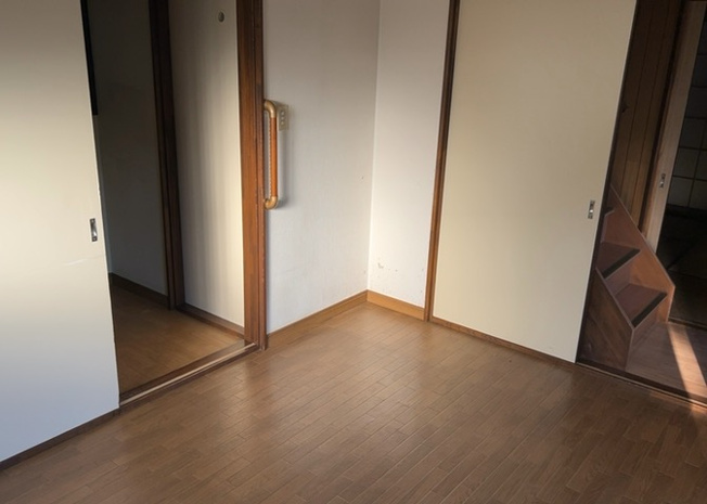 【居間・リビング】 | L型アイランドタイプは、キッチンからダイニングにもリビングにも目が行き届くので、とても使いやすい配置です。L字型独立タイプは、キッチンを独立させてるためLDKというよりもLDといった様なイメージです。