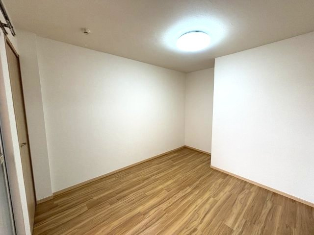 ビバ神原の洋室