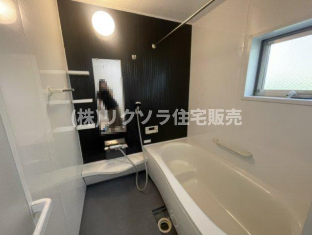 東香里新町　中古一戸建ての浴室|浴室乾燥機付き
■物件内覧・資金計画相談・住宅ローン相談、リフォーム相談、お問合せ受付中■
※当日・翌日のご内覧、ご相談はお電話でのお問合せがスムーズです！