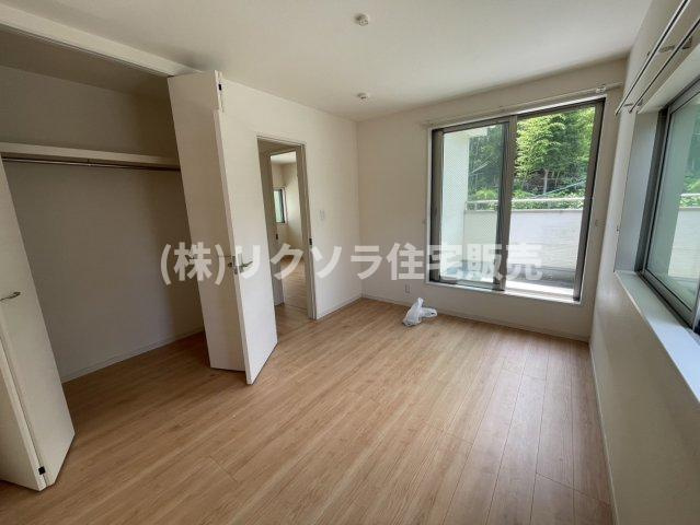 東香里新町　中古一戸建ての洋室|洋室6.0帖
■物件内覧・資金計画相談・住宅ローン相談、リフォーム相談、お問合せ受付中■
※当日・翌日のご内覧、ご相談はお電話でのお問合せがスムーズです！