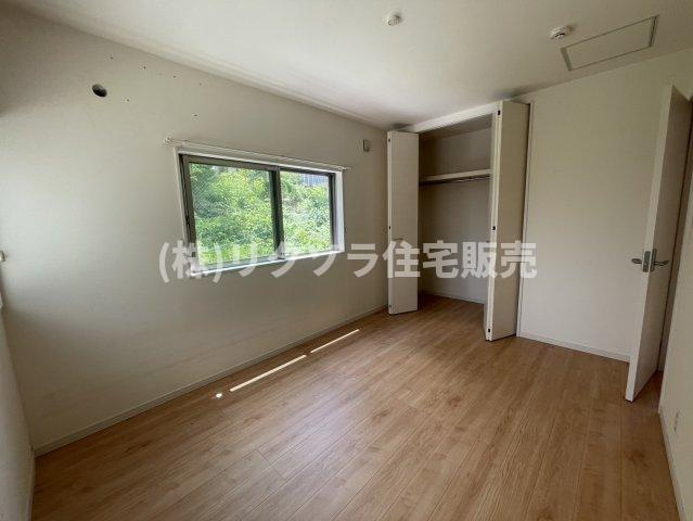 東香里新町　中古一戸建ての寝室|洋室6.0帖
■物件内覧・資金計画相談・住宅ローン相談、リフォーム相談、お問合せ受付中■
※当日・翌日のご内覧、ご相談はお電話でのお問合せがスムーズです！