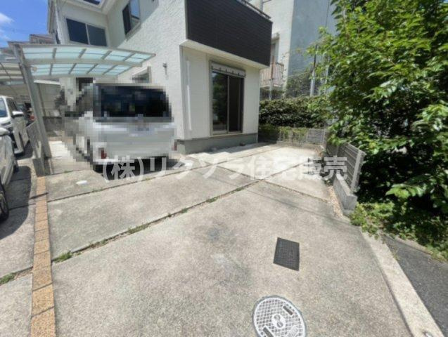 東香里新町　中古一戸建ての駐車場|2台以上駐車可能
■物件内覧・資金計画相談・住宅ローン相談、リフォーム相談、お問合せ受付中■
※当日・翌日のご内覧、ご相談はお電話でのお問合せがスムーズです！