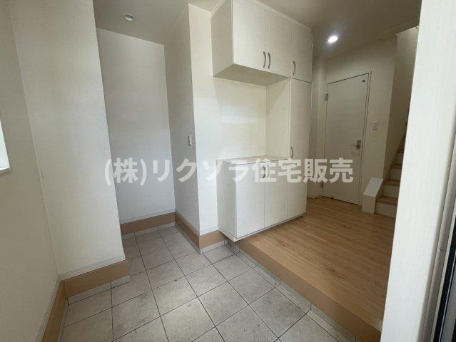 東香里新町　中古一戸建ての内装|玄関内部
■物件内覧・資金計画相談・住宅ローン相談、リフォーム相談、お問合せ受付中■
※当日・翌日のご内覧、ご相談はお電話でのお問合せがスムーズです！