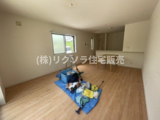 東香里新町　中古一戸建ての居間・リビング|LDK16.0帖
■物件内覧・資金計画相談・住宅ローン相談、リフォーム相談、お問合せ受付中■
※当日・翌日のご内覧、ご相談はお電話でのお問合せがスムーズです！