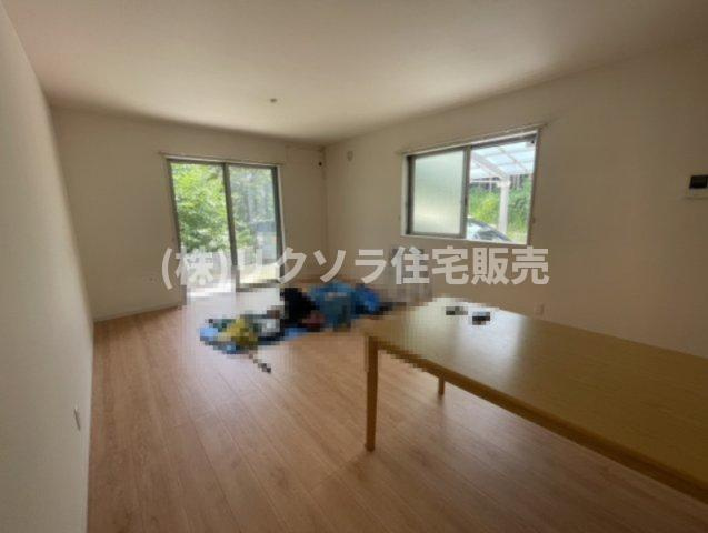 東香里新町　中古一戸建ての居間・リビング|LDK16.0帖
■物件内覧・資金計画相談・住宅ローン相談、リフォーム相談、お問合せ受付中■
※当日・翌日のご内覧、ご相談はお電話でのお問合せがスムーズです！
