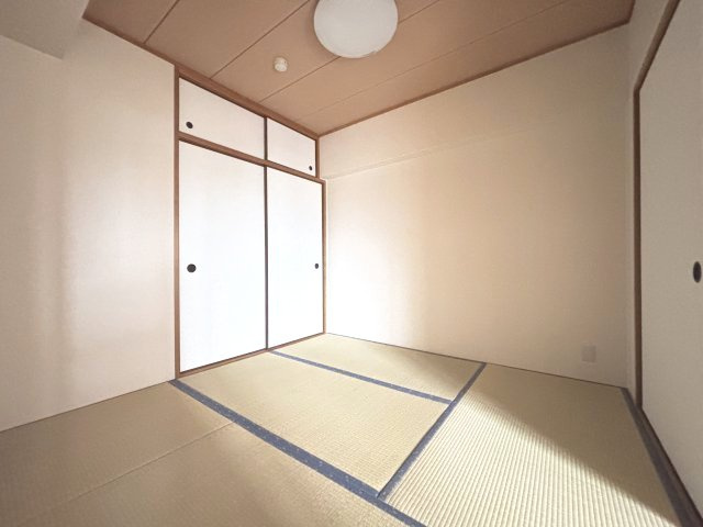 朝日プラザシティ南大和イーストウィングの和室|和4.5帖　押し入れ収納付き