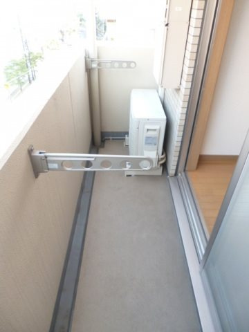 スカイコート東大前壱番館のバルコニー|外からの目が気にならないバルコニーで洗濯物が干せます