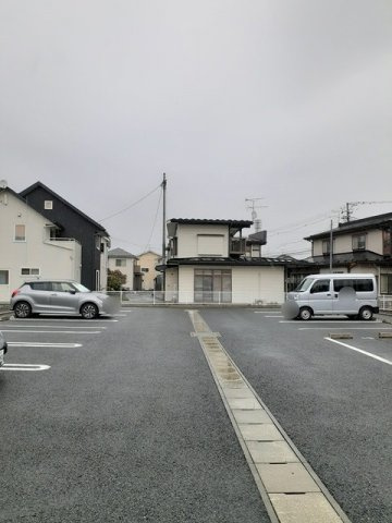 エターナルの駐車場