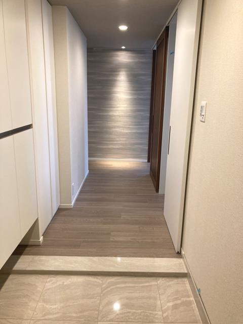 パークサイド・ウイングスの玄関|※写真は同タイプ住戸です。