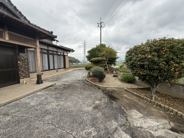 嘉麻市下臼井1166-1　坂口様邸の駐車場