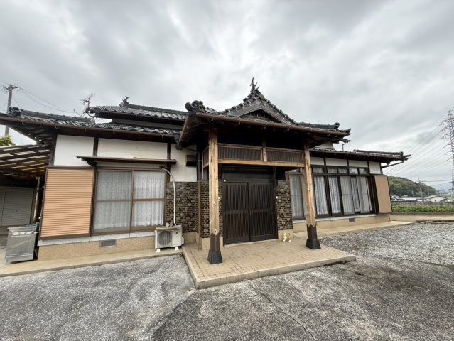 嘉麻市下臼井1166-1　坂口様邸の駐車場