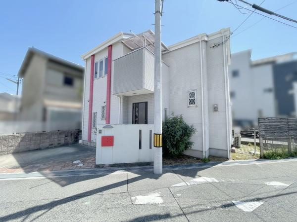 【前面道路含む現地写真】 | 休日にはご家族連れで賑わうショッピングモールで、お買い物もお食事も楽しめます♪