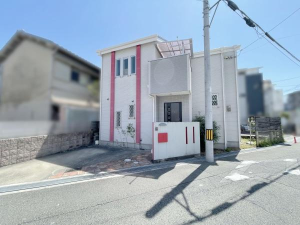 【外観】 | 大阪メトロ御堂筋線「新金岡」駅が徒歩11分。
通勤にも外出にもアクセス良好。家族でおでかけすることも増えそうですね♪