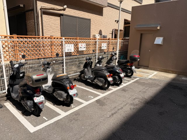 【駐輪場】 | シャルマンフジ岸和田・中央公園壱番館 | バイク置場