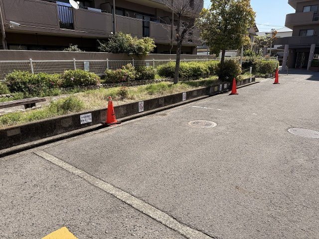 【駐車場】 | シャルマンフジ岸和田・中央公園壱番館 | 来客者専用駐車場