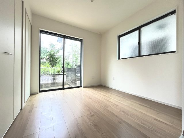 【洋室】 | 那珂川市片縄東1丁目4期　1号棟（全1棟）【仲介手数料無料・0円】 | 現地写真。1階洋室です。
