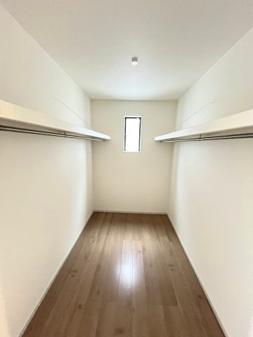 【収納】 | 那珂川市片縄東1丁目4期　1号棟（全1棟）【仲介手数料無料・0円】 | 現地写真。ウォークインクローゼットです。
