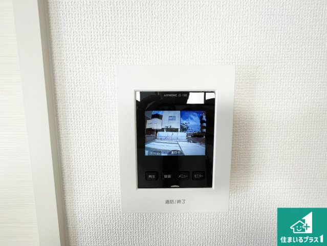 ★京田辺市三山木野神　第1期　新築一戸建ての防犯設備|カラーモニターインターホン！声だけでなく来訪者の姿や顔がモニターで確認できるので、小さなお子様がいらっしゃるご家庭でも安心できます！
