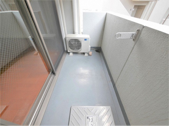 セレニテ難波西のバルコニー