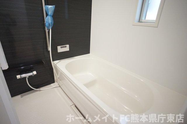 クレイドルガーデン熊本市東区八反田第６－２号棟の浴室