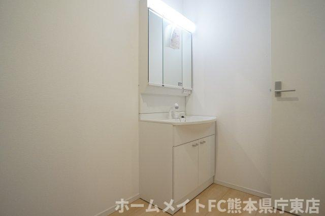 クレイドルガーデン熊本市東区八反田第６－２号棟の独立洗面台