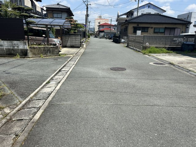 【外観】 | 大黒町2丁目売地 | 幅員にゆとりがあるため、大型車やSUVの出し入れも楽々です