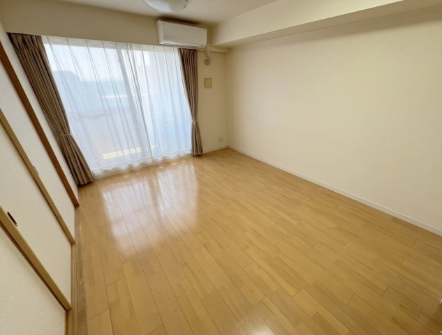 サンクレイドル焼津ウィンフォートの居間・リビング|ＡＩ画像使用
※掲載写真は家具や小物を除いた空室イメージです。実際とは異なる場合があります。