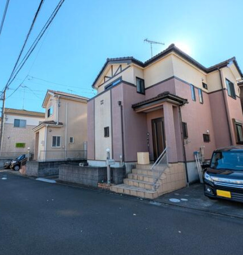厚木市愛名　中古戸建の前面道路含む現地写真