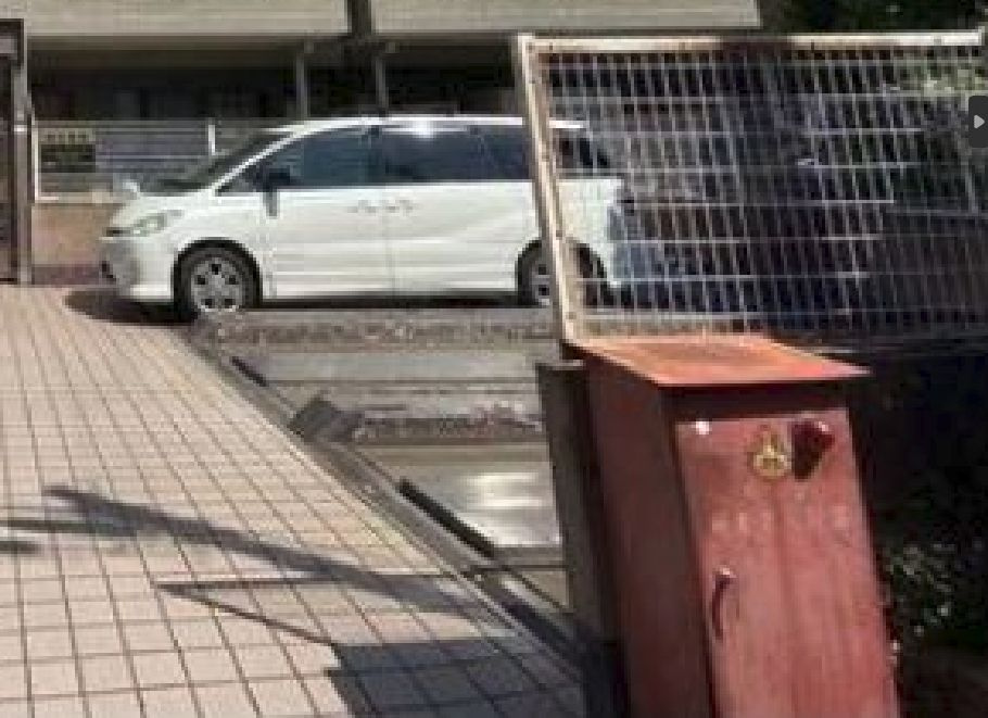 グレース目白の駐車場