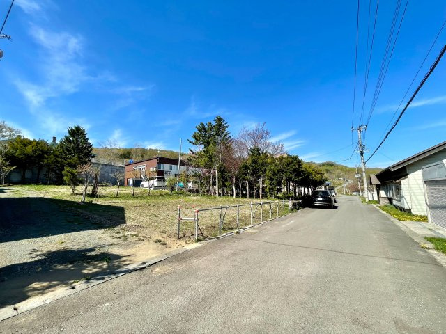 小樽市張碓町　土地の前面道路含む現地写真