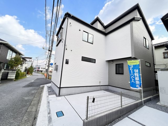 【ブルーミングガーデン】宇都宮市清住3丁目 第2 全2棟の外観|〇2号棟〇
並列駐車ではありませんが、駐車スペース2台分確保！
角地ですので毎日の出入りもスムーズにできます♪
※2026年9月撮影