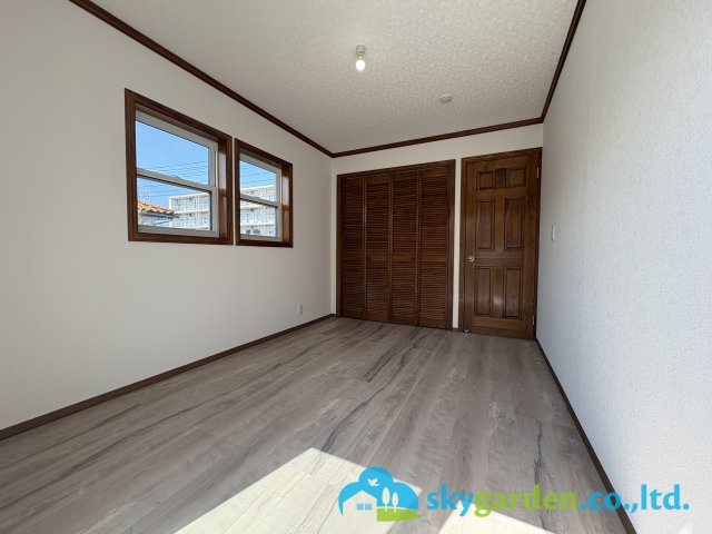 藤沢市遠藤　中古戸建　全１棟の洋室|明るい洋室です