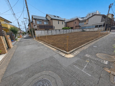 【前面道路含む現地写真】 | 東長崎5区画 | 二方向が道路に面した開放感のある立地
