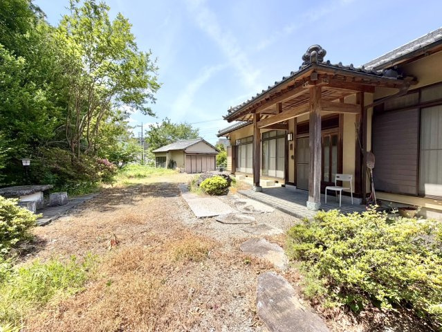 【中古戸建】足利市五十部町の外観|■庭｜お庭から季節の移ろいを感じることが出来ます♪一年中飽きることなく住みながら楽しめる住まいです♪