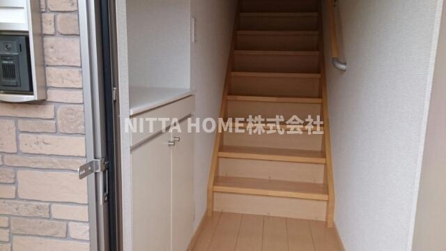 リバーサイド愛宕の玄関|シューズボックス付きの玄関です◎