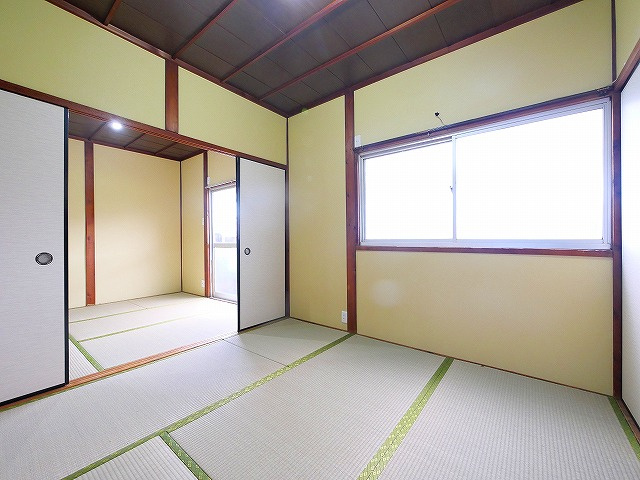 谷口貸家の和室|柔らかい畳が心地よい和室