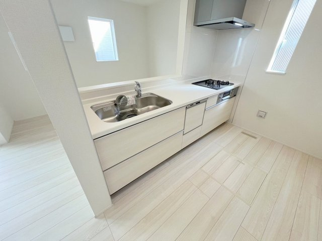 三郷市高州2丁目　新築戸建　全1棟のキッチン|同施工会社の参考写真になります。