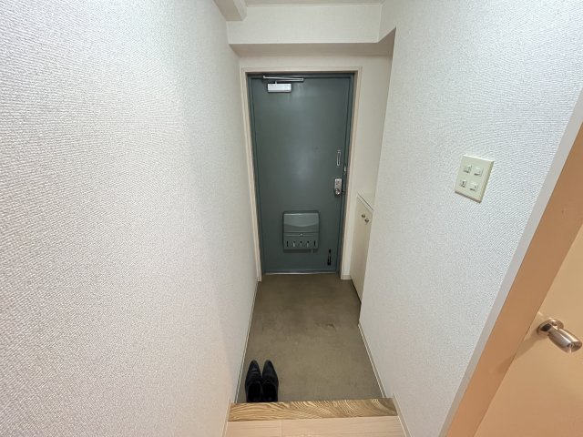 ホワイトパレスKOMIZOの玄関