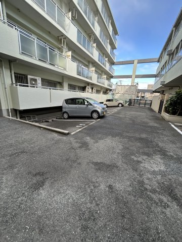 クレール西町（北館）の駐車場|駐車場があります