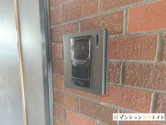 信開トピア足羽の防犯設備|部屋前のインターホン
