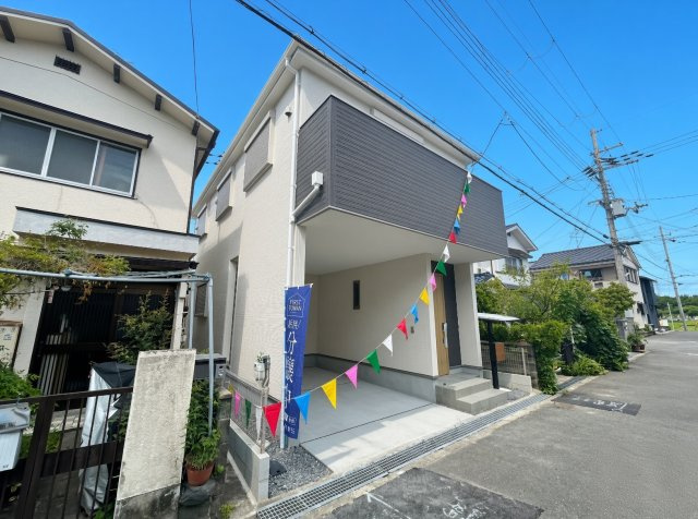 5日(土)6日(日)現地ご見学可能！　枚方市野村北町　限定1邸の外観|安心の10年保証！外観を美しく保ち、雨水で汚れを落とします！気になることがありましたら、お気軽にお問い合わせください！