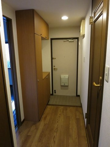 スカイピュア　１６の玄関