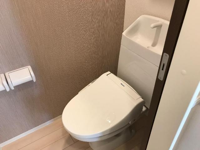 サンタプレイス日名のトイレ|シャワー付トイレ