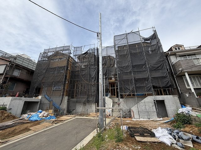 【外観】 | 板橋区中台1丁目　新築分譲住宅　全3棟（成増店） | ご家族と自宅で過ごす大切な時間。カウンター付き対面キッチン・リビングイン階段でコミュニケーションがとりやすい設計。環境も心も暖かな住まいです。