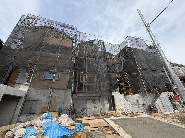 【外観】 | 板橋区中台1丁目　新築分譲住宅　全3棟（成増店） | 生活を支えるスーパーが徒歩約4分の位置にあり、移動時間が短縮されることで時間にゆとりを持ってお買い物ができます。