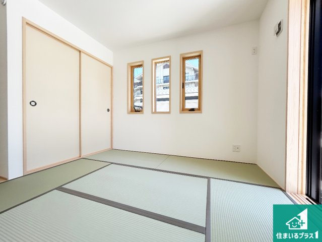 1(土)2(日)現地説明会　天理市指柳町の和室|一室あると便利な和室は客間としてだけでなく、小さなお子様のプレイルームや食後のくつろぎスペースとしてもご利用いただけます。収納もついていますので大活躍間違いなし！