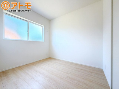 【子供部屋】 | 沼津市西間門第10　新築一戸建て　1号棟 | 収納豊富な洋室は使い勝手良好です！
