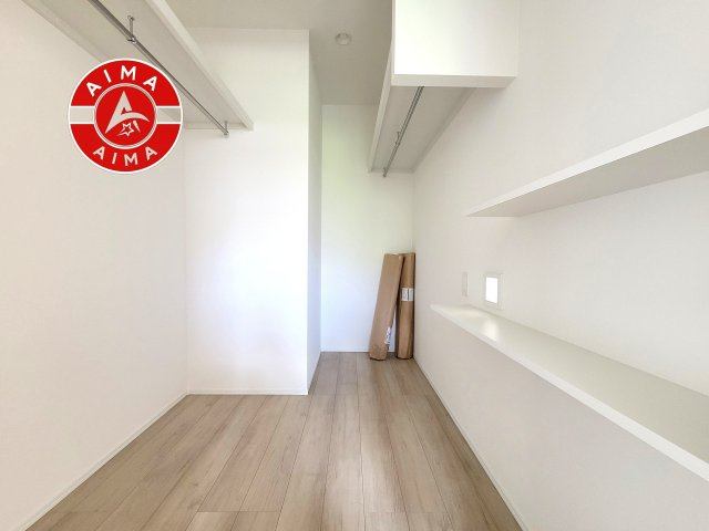 糟屋郡久山町大字山田第1-1棟（1号棟）の内観：施工例|洋服や大きな荷物が多い方や人数の多いご家族などは、一般的なクローゼットよりもウォークインクローゼットのほうが使い勝手が良いです。